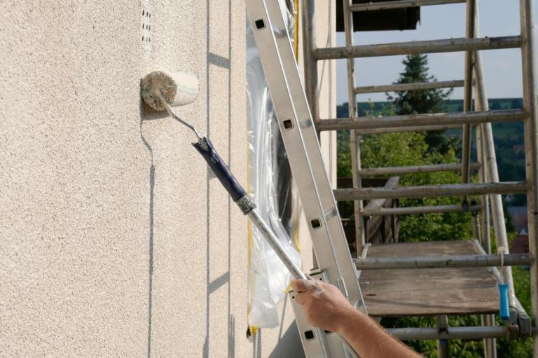 Réussir la peinture de façade à Montpellier pour une finition durable